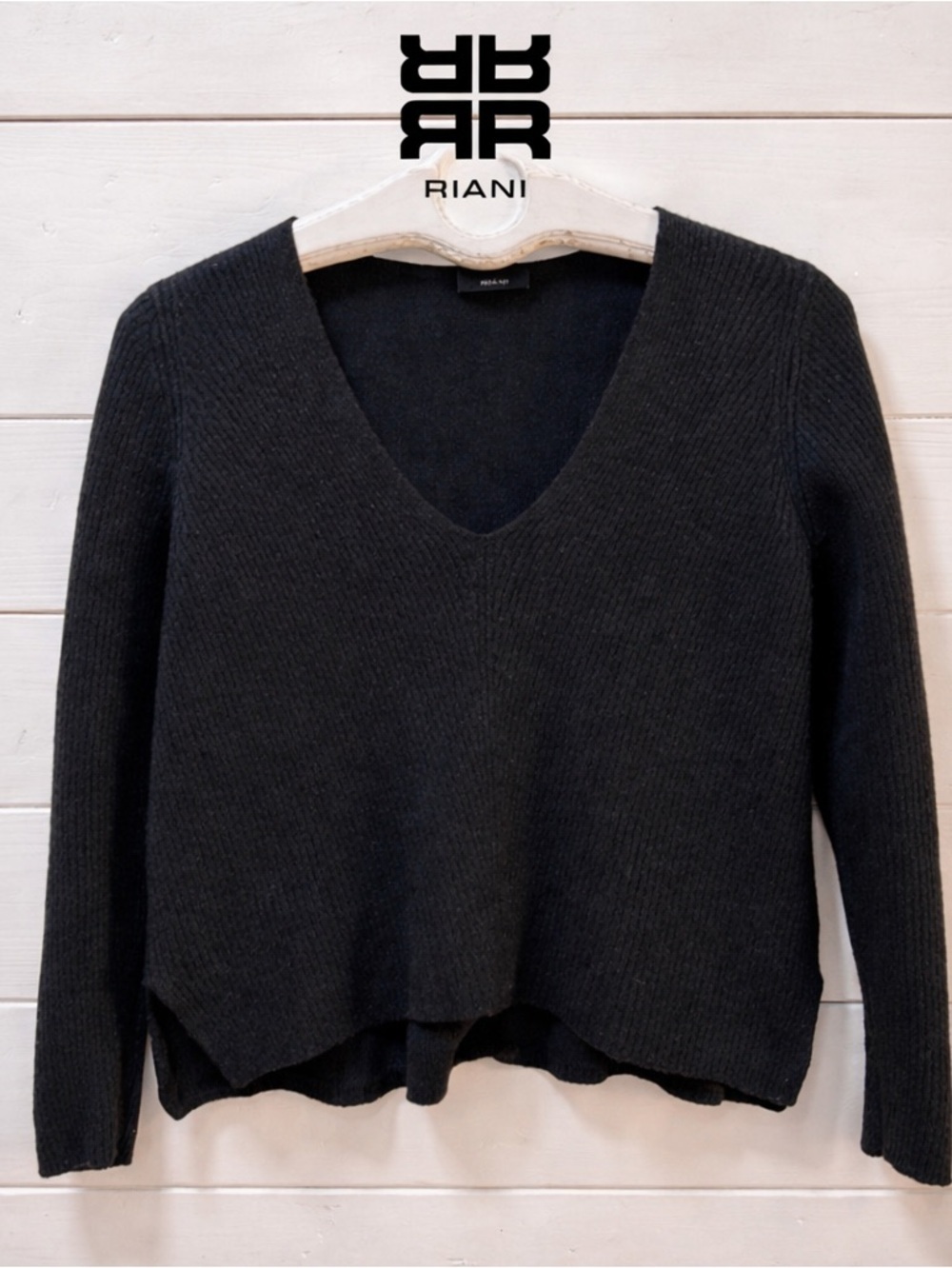 RIANI Black V-Neck Knit Sweater – Size 6
